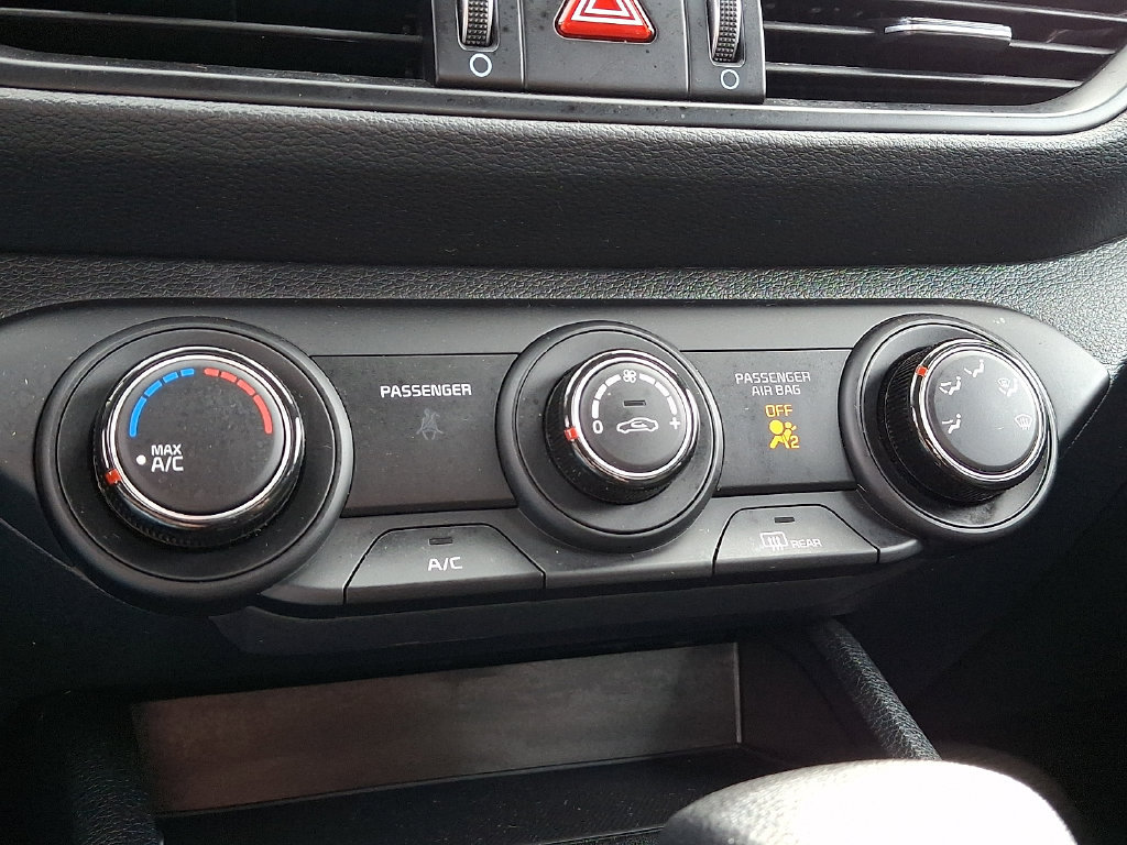 Used 2024 Kia Forte LXS w/ LXS Technology Package FWD image 17