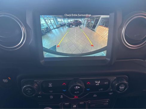 Used 2021 Jeep Wrangler Unlimited Sahara w/ Uconnect 4C Nav & Sound Group AWD/4WD image 22