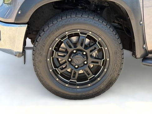 Used 2017 Toyota Tundra SR5 w/ SR5 Upgrade Package RWD image 13