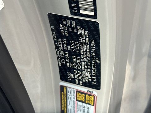 New 2026 Kia Carnival EX image 23