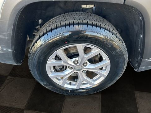 Used 2021 Jeep Grand Cherokee L Limited image 12