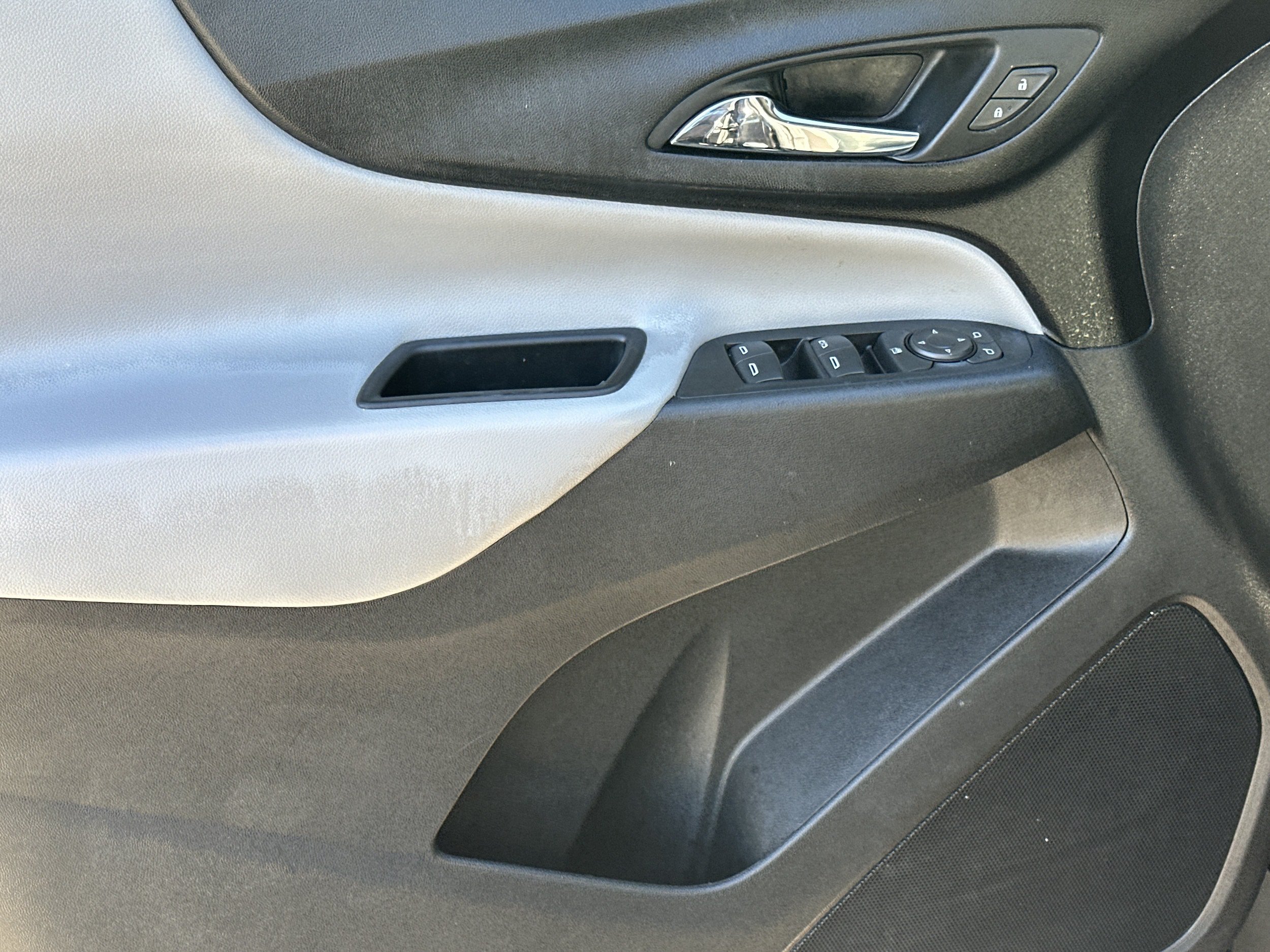 Used 2023 Chevrolet Equinox LS w/ LS Convenience Package FWD image 10