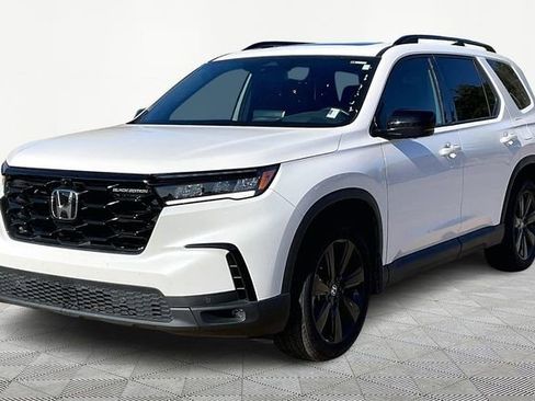 Used 2025 Honda Pilot Black Edition image 3