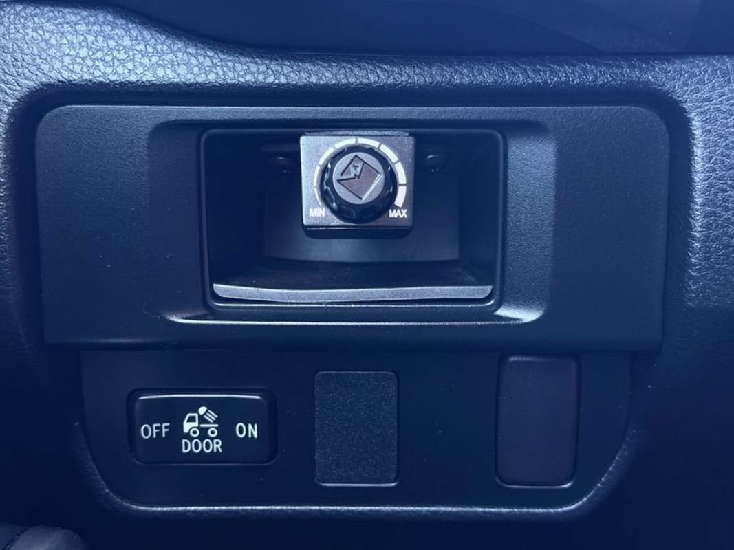 Used 2017 Toyota Tacoma SR5 AWD/4WD image 23