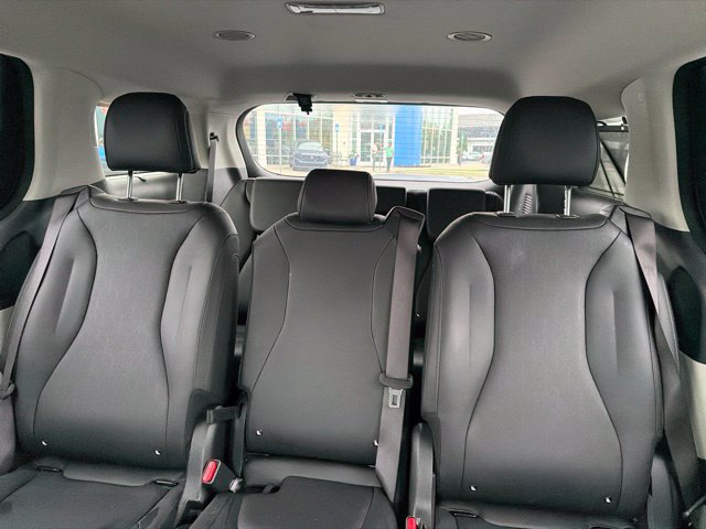Used 2024 Kia Carnival SX FWD image 13