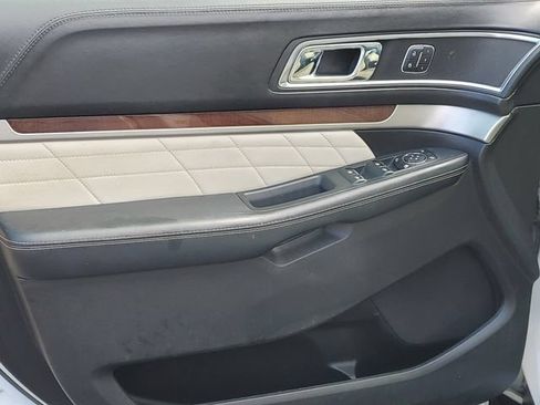 Used 2018 Ford Explorer Platinum AWD/4WD image 17