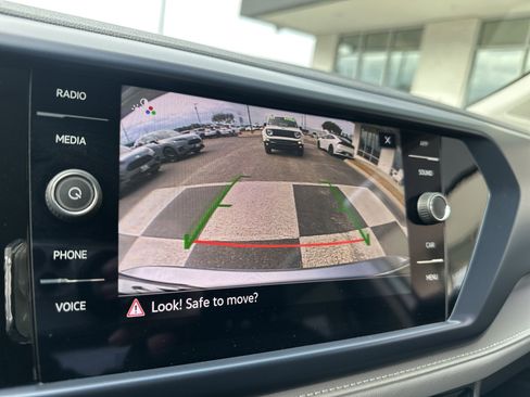 Used 2024 Volkswagen Taos SE image 18