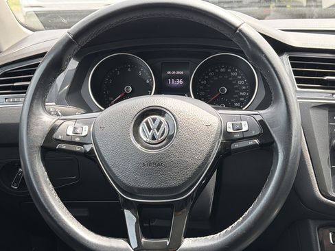 Used 2019 Volkswagen Tiguan SE w/ Panoramic Sunroof Package AWD/4WD image 16