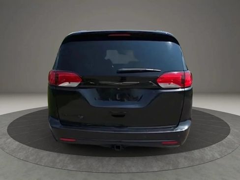 Used 2019 Chrysler Pacifica Touring-L FWD image 5