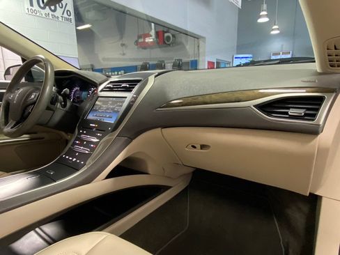 Used 2016 Lincoln MKZ FWD image 32