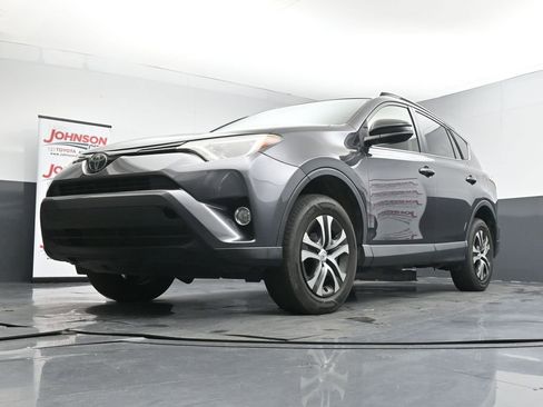 Used 2018 Toyota RAV4 LE FWD image 20
