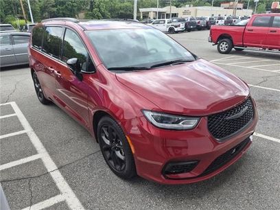 Used 2025 Chrysler Pacifica Limited