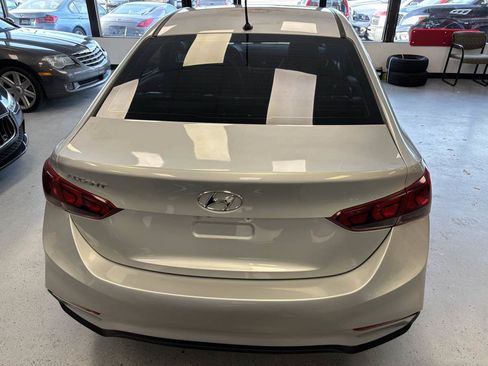 Used 2022 Hyundai Accent SE FWD image 11