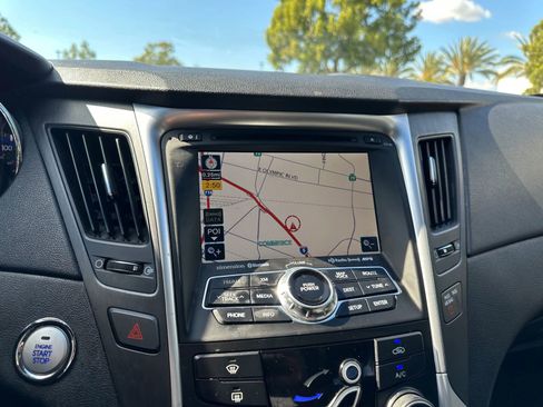 Used 2013 Hyundai Sonata SE w/ Navigation & Sunroof Pkg FWD image 13