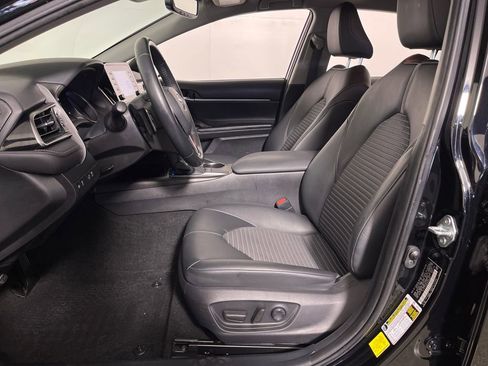 Used 2022 Toyota Camry SE w/ Convenience Package image 12
