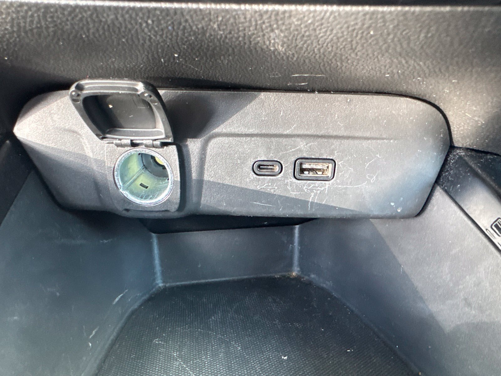 Used 2025 Chevrolet Trax LT FWD image 25