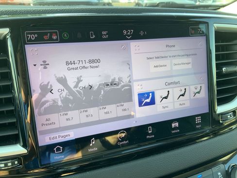 Used 2023 Chrysler Pacifica Touring-L FWD image 33