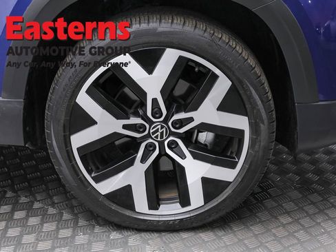 Used 2022 Volkswagen Taos SEL image 30