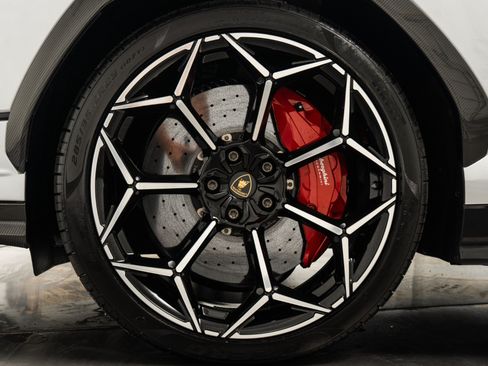 Used 2024 Lamborghini Urus Performante AWD/4WD image 10