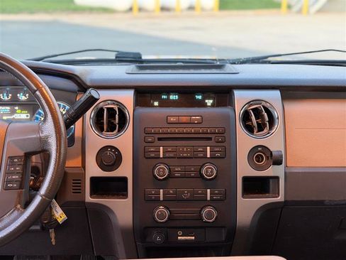 Used 2011 Ford F150 XLT w/ XLT Chrome Pkg image 17
