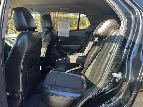 Used 2020 Chevrolet Trax LT w/ Redline Edition image 13