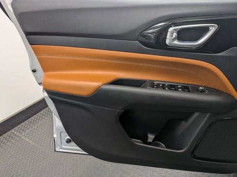 Used 2024 Jeep Compass Limited image 8