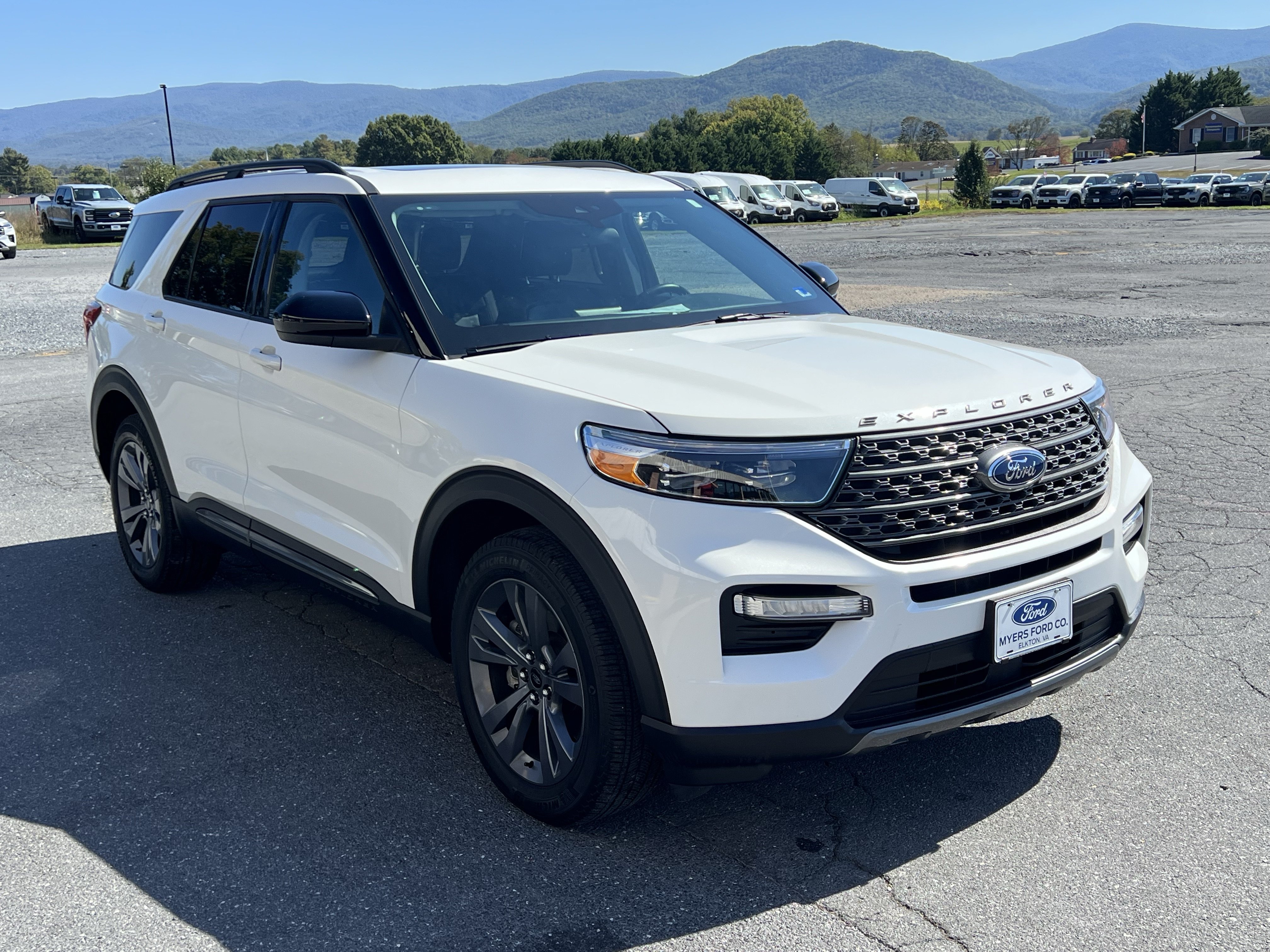Used 2023 Ford Explorer XLT w/ Equipment Group 202A AWD/4WD image 4