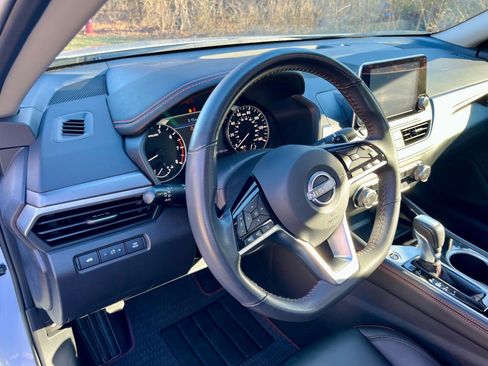 Used 2024 Nissan Altima 2.5 SR image 9