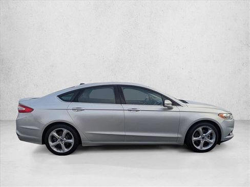 Used 2016 Ford Fusion SE w/ Equipment Group 201A FWD image 4