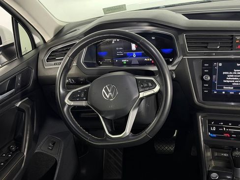 Used 2024 Volkswagen Tiguan SE AWD/4WD image 35