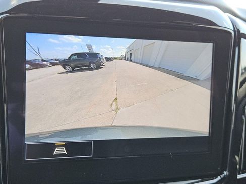 Used 2022 Chevrolet Traverse LT w/ LPO, Floor Liner Package FWD image 17