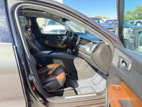 Used 2018 Volvo XC60 T6 Momentum w/ Advanced Package AWD/4WD image 29