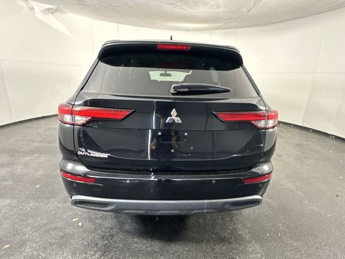 Used 2023 Mitsubishi Outlander ES image 10