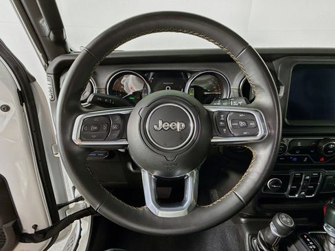 Used 2022 Jeep Wrangler Unlimited Sahara image 11