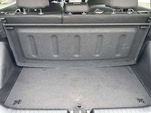 Used 2026 Hyundai Venue SE FWD image 24