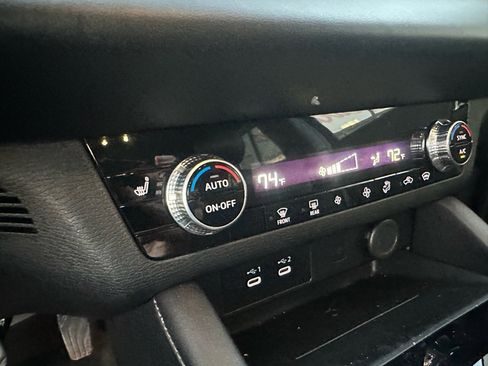 Used 2025 Mitsubishi Outlander SE image 30