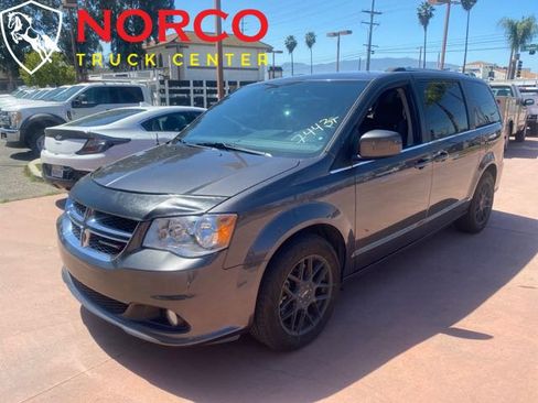 Used 2018 Dodge Grand Caravan SXT image 1