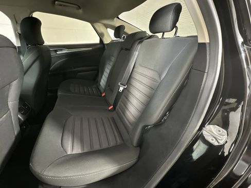 Used 2017 Ford Fusion SE w/ Fusion SE Technology Package image 27