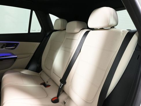Certified 2025 Mercedes-Benz GLC 300 4MATIC image 4