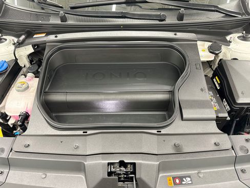 Used 2024 Hyundai Ioniq 6 SE RWD image 35