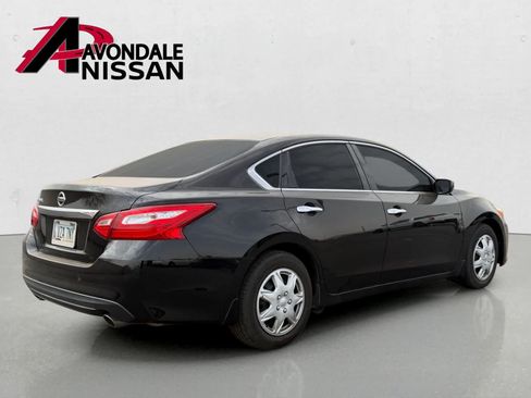 Used 2017 Nissan Altima 2.5 S w/ Power Driver Seat Package FWD image 3