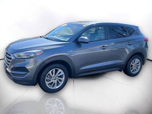 Used 2018 Hyundai Tucson SE image 2