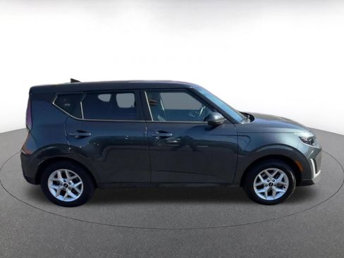 Used 2025 Kia Soul LX w/ LX Technology Package FWD image 16
