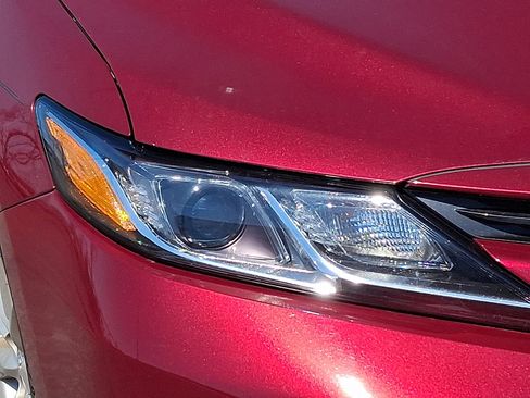 Used 2019 Toyota Camry LE FWD image 10