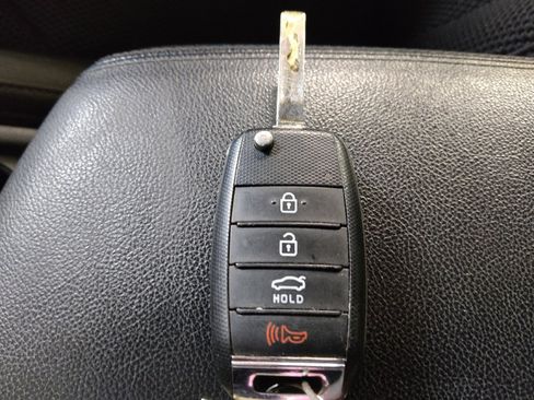 Used 2020 Kia Optima LX FWD image 32