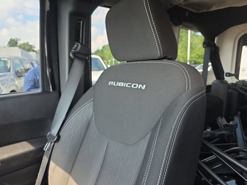 Used 2015 Jeep Wrangler Unlimited Rubicon w/ Dual Top Group AWD/4WD image 41