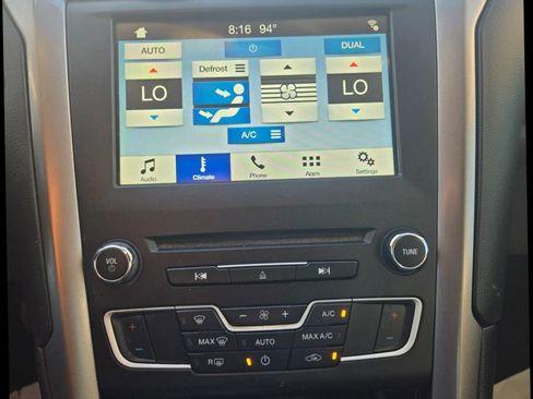 Used 2017 Ford Fusion SE w/ Fusion SE Technology Package image 20