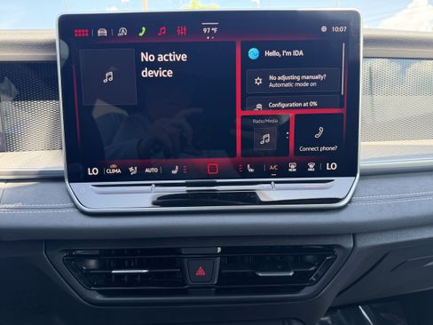 New 2026 Volkswagen Tiguan SE R-Line FWD image 18