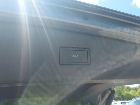 Used 2023 Volkswagen Tiguan SE w/ Panoramic Sunroof Package FWD image 35