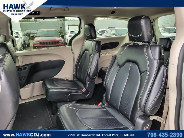 Used 2024 Chrysler Pacifica Touring-L FWD image 10